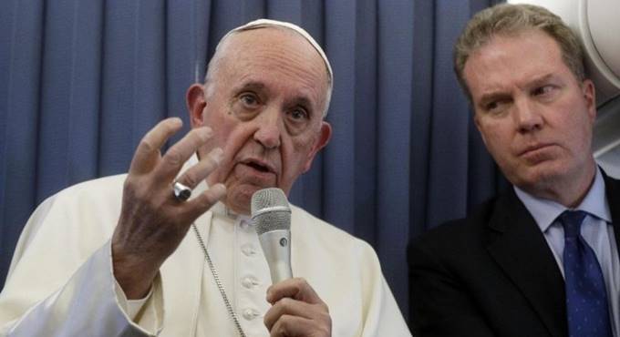 papa francesco conferenza stampa volo