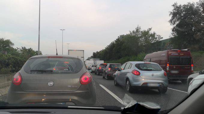 Tamponamento a catena tra quattro veicoli, traffico bloccato sulla Roma-Fiumicino