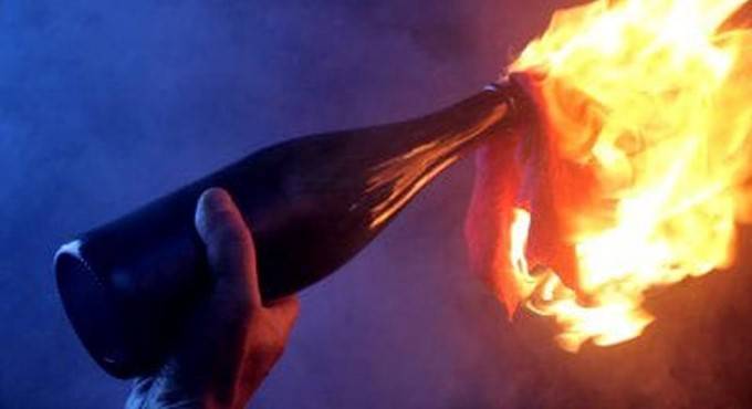 bottiglia incendiaria molotov a ladispoli