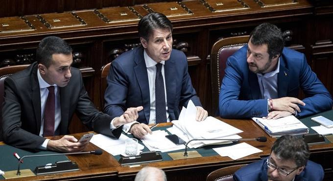 Scontro nel Governo, Conte impone il CdM ma la Lega lo boicotta