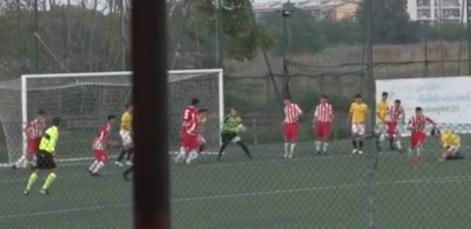 Calcio, Atletico-Lupa Roma Under 16: il portiere impazzisce, gara sospesa