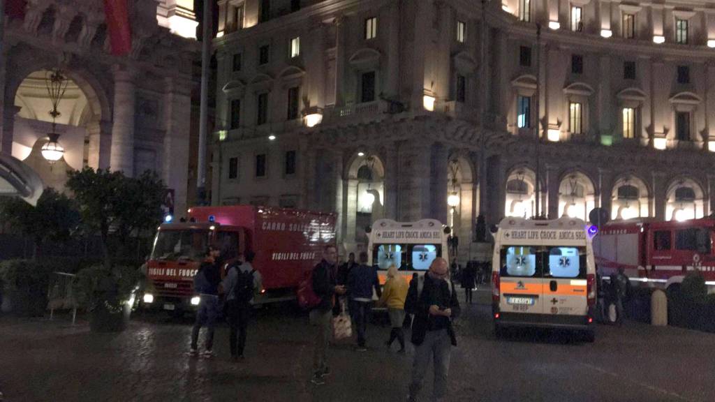 Metro A Repubblica, crollano le scale mobili: venti feriti