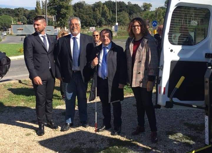 Ardea, imprenditori locali donano al Comune un mezzo per trasporto persone con disabilità