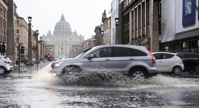 Piogge e temporali, allerta meteo su Roma e il Lazio per lunedì 5 novembre