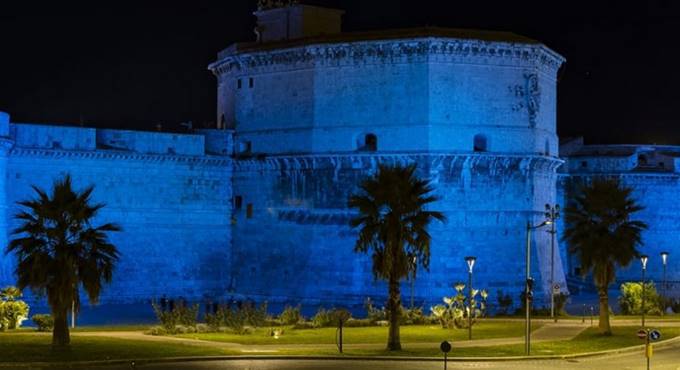 Da Civitavecchia a Gaeta, il litorale si illumina di blu per salvaguardare il mare