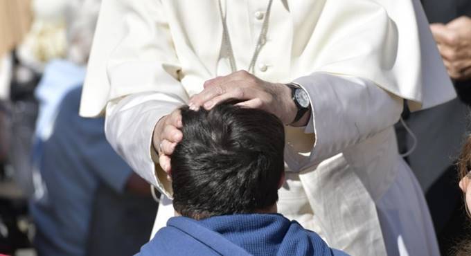 Papa Francesco: “Mai cedere all’eutanasia o al suicidio assistito: la vita va sempre tutelata”