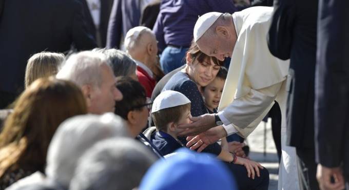Papa Francesco: “L’aborto non è un atto civile, è come affittare un sicario per risolvere un problema”