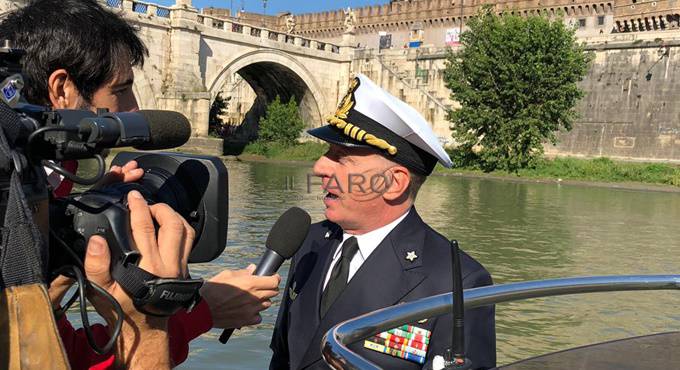 Ambiente, si fa sul serio: rimosso un altro relitto abbandonato nel fiume Tevere