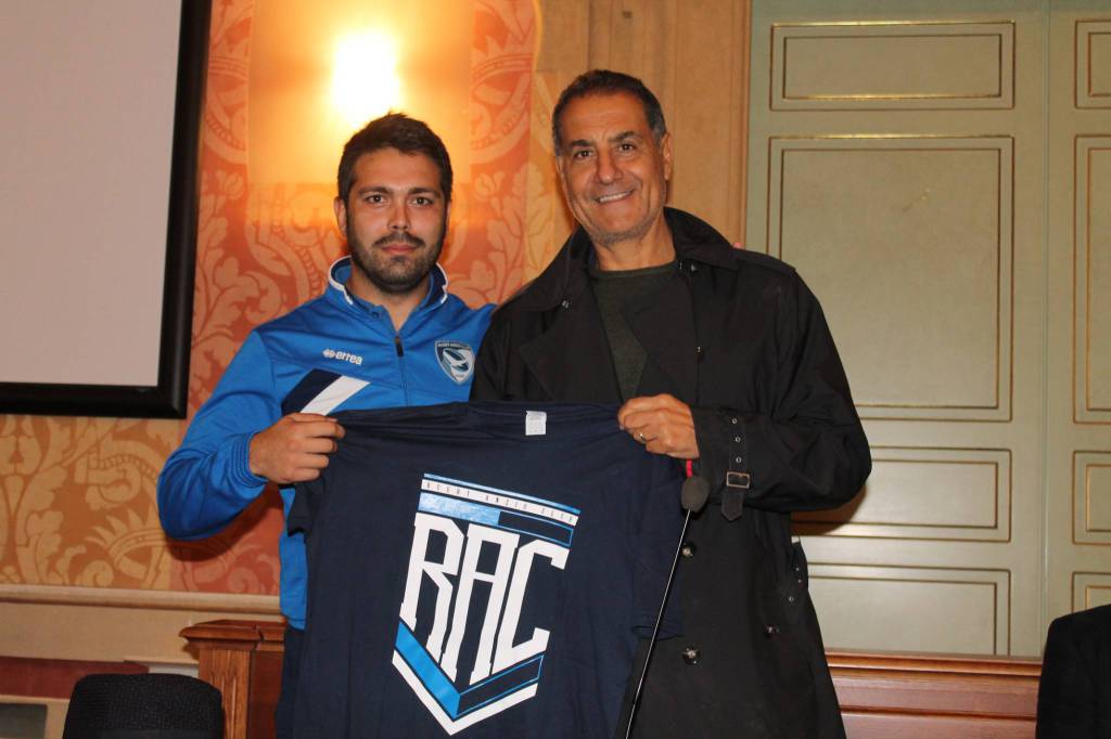 Rugby Anzio Club, presentate le maglie del XV a Villa Sarsina, Vasoli rassegna le dimissioni: “Si è chiuso un ciclo”