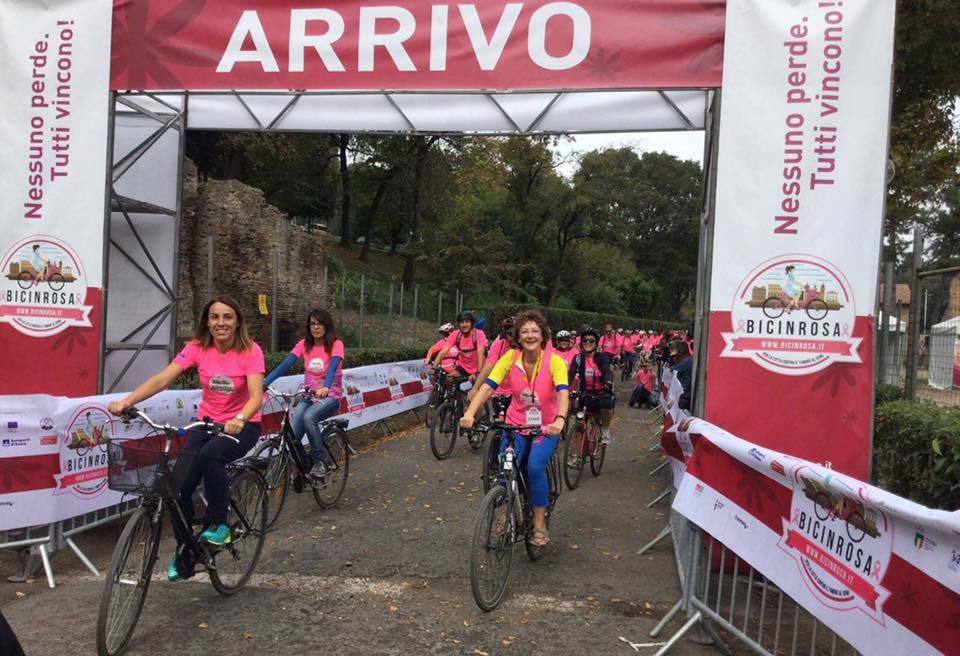 Bicinrosa, Giacomo Nizzolo alla partenza dallo Stadio Nando Martellini: “Il tumore al seno un problema che si può risolvere”