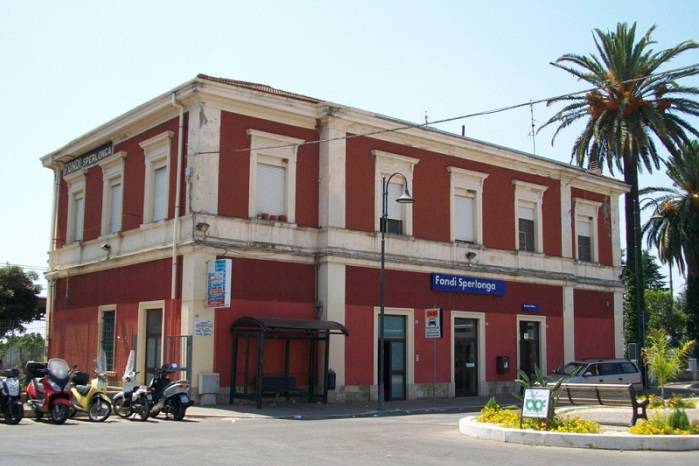 Fondi vera: “La nostra stazione clamorosamente esclusa dagli investimenti di Ferrovie dello Stato nel Lazio!”