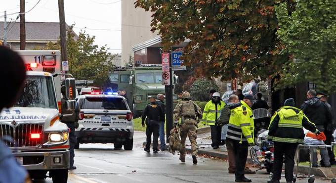 Attacco alla Sinagoga di Pittsburgh, 11 morti. Il killer: “Tutti gli ebrei devono morire”