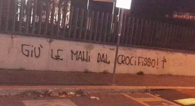 Azione Frontale Fiumicino: “Giù le mani dal crocifisso”