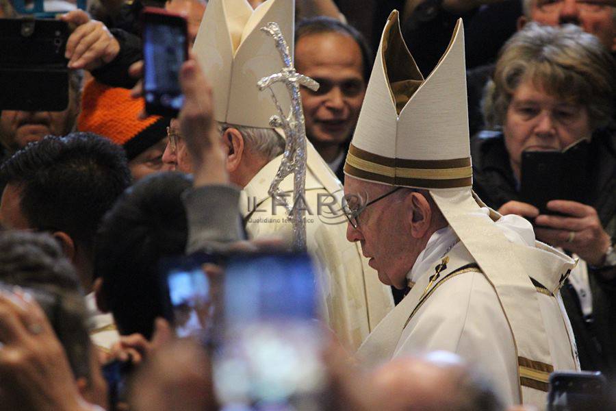 Giornata Mondiale dei Poveri, il Papa a pranzo con i bisognosi
