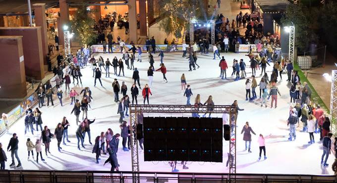 Ladispoli, la pista di pattinaggio su ghiaccio resterà aperta fino a febbraio