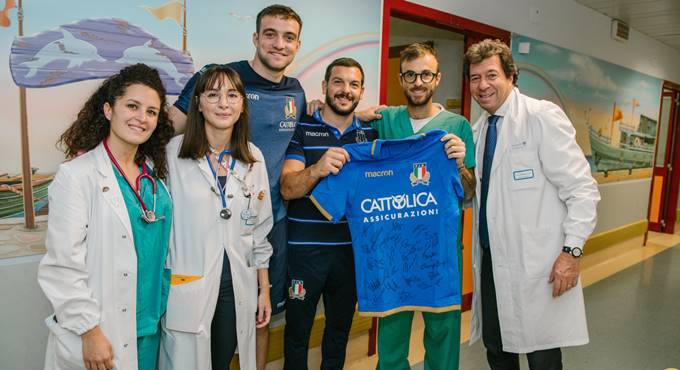 L’Italrugby in visita ai reparti pediatrici del Gemelli, domani il match contro gli All Blacks