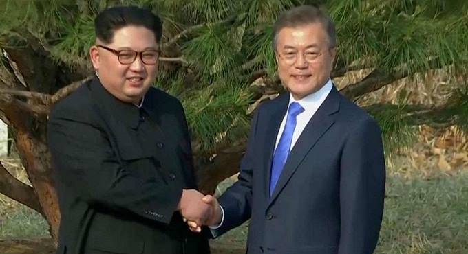 Coree, Moon ammette i contatti: “Presto Kim Jong-un sarà a Seul”