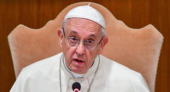 La denuncia del Papa: “Stati corrotti dissetano i Paesi poveri con le armi”
