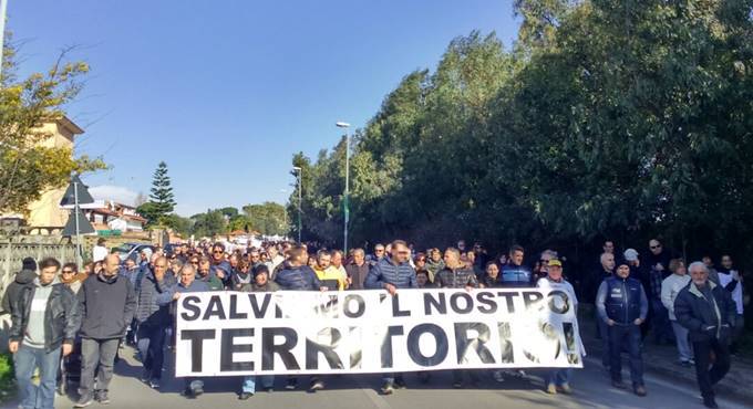 Ardea, cittadini in strada per protestare contro la scarsa sicurezza in città