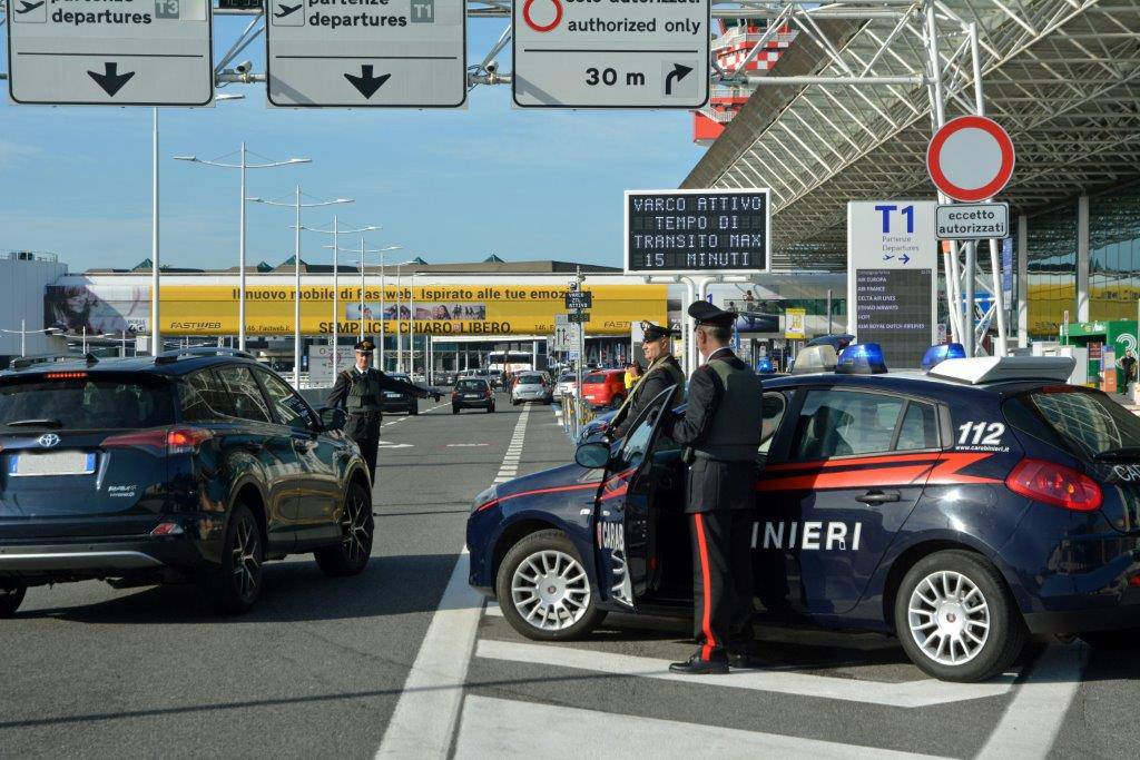 Aeroporto di Fiumicino, controlli dei Carabinieri: numerose le contestazioni agli operatori Ncc