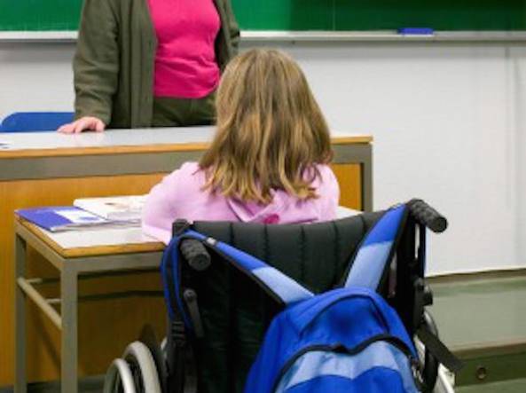 Scuola, alunni disabili: 100 mila con docente di sostegno assegnato con ritardo