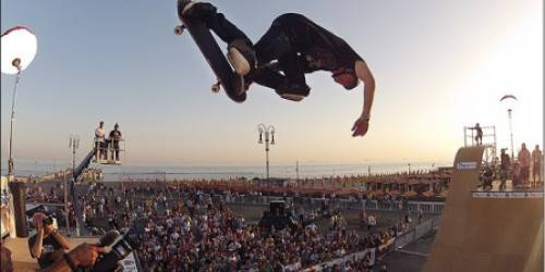 Ostia, piazza Anco Marzio si trasforma in parco skate