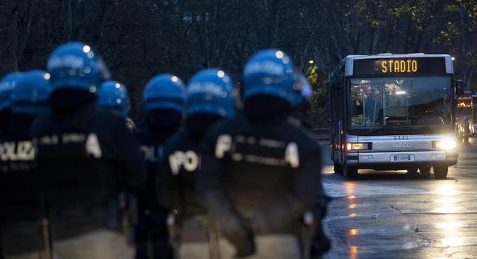 Lazio-Eintracht, 2 tifosi tedeschi aggrediti nella notte a Roma