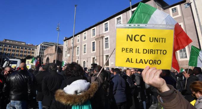 Ncc, corteo di protesta contro la Manovra all’aeroporto di Fiumicino