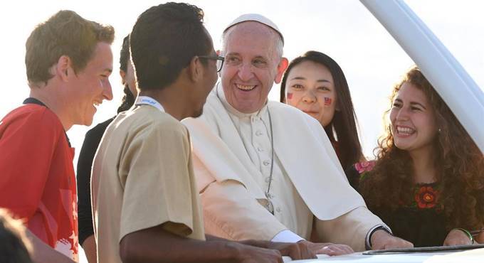 Il Papa ai giovani: “Trasformate l’Europa in un nuovo continente, ribellatevi alla guerra”