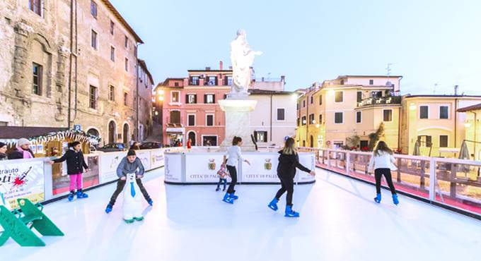 Una pista di pattinaggio su ghiaccio ecologica tra le mura del Castello di Santa Severa