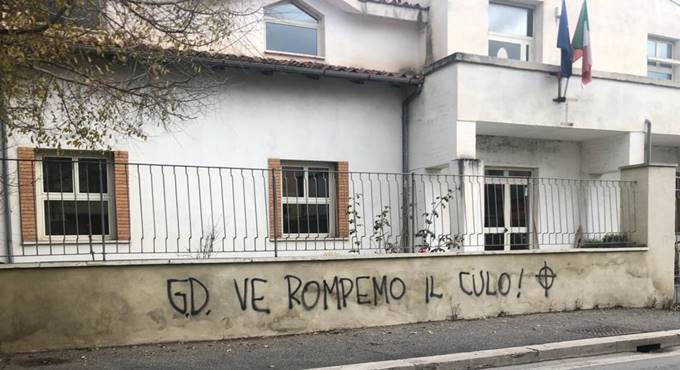 Scritte naziste contro i giovani del Pd, i dem: “Non ci facciamo intimidire da gesti incivili”