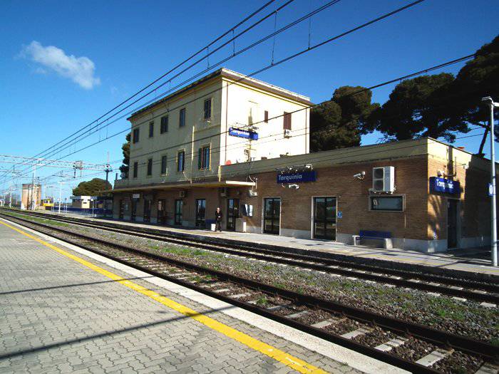 Stazione di Tarquinia, l’attacco del M5S: “Un brutto biglietto da visita per chi arriva”