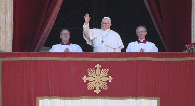 Urbi et Orbi, Papa Francesco: “Anche se diversi siamo tutti fratelli in umanità”