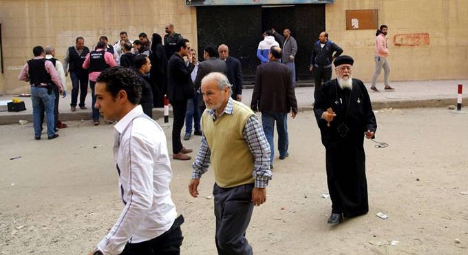 Egitto, bomba in una chiesa copta a poche ore dal Natale: morto un artificiere