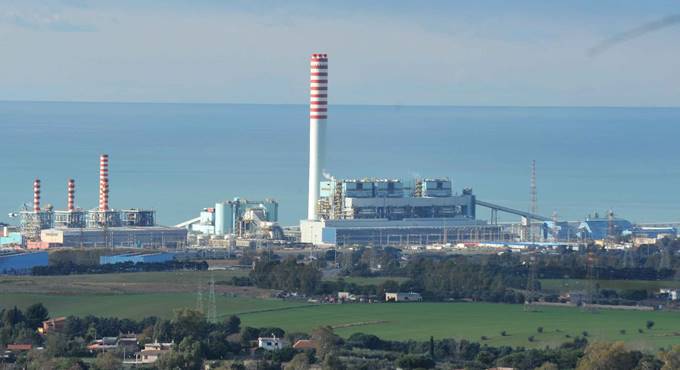 Centrale di Torrevaldaliga a Civitavecchia, Enel: “Quel fumo è solo vapore acqueo”