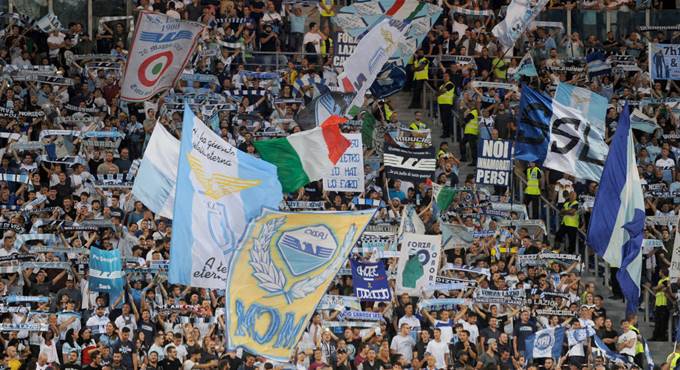 Ultras della Lazio rompe il naso a un poliziotto durante il Derby: scatta il daspo