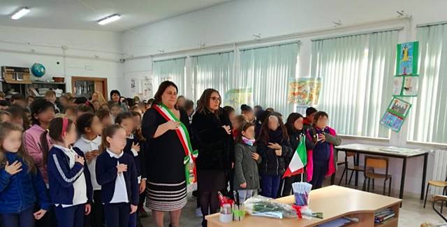 Festa del Tricolore, il Sindaco di Sabaudia incontra gli alunni di Borgo Vodice