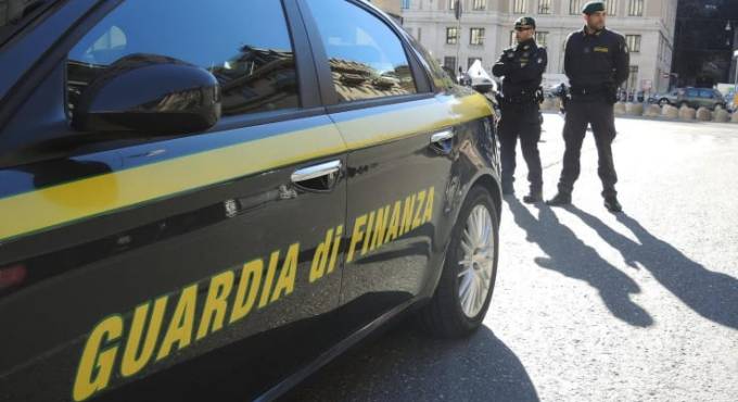 Falso made in Italy, sequestrati 270mila articoli contraffatti all’aeroporto di Fiumicino