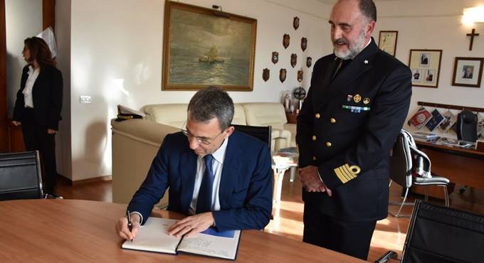 Il ministro dell’Ambiente Sergio Costa in visita alla Capitaneria di Porto di Civitavecchia