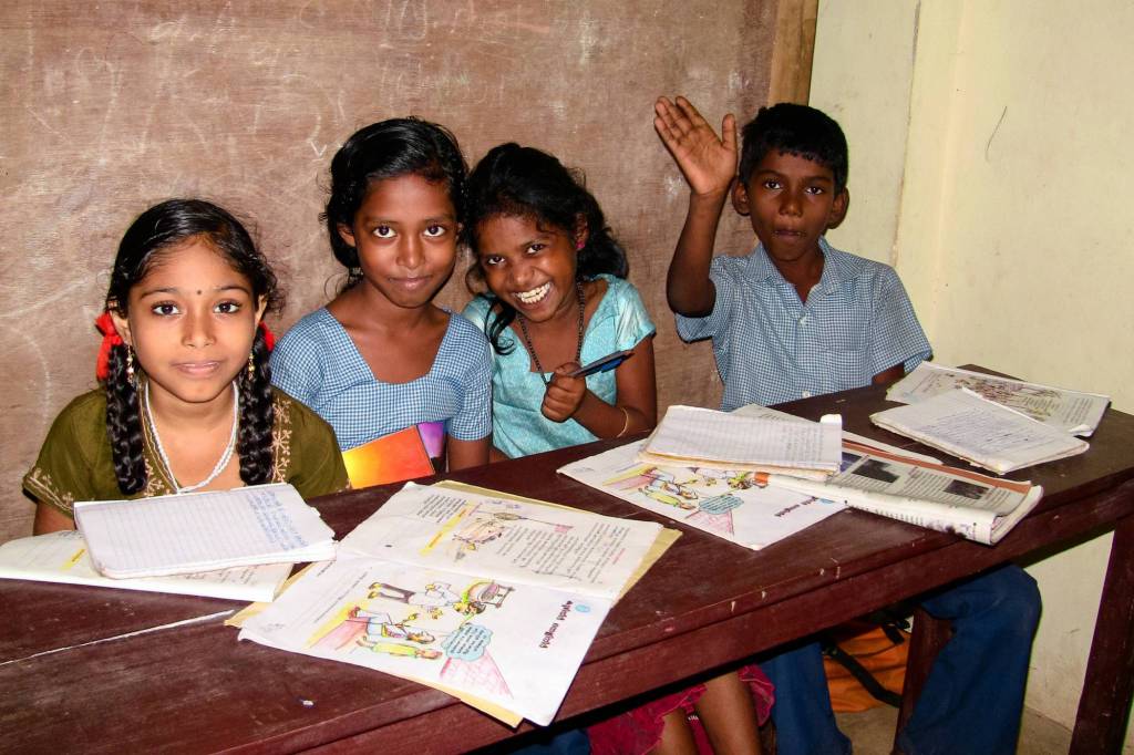Scuole bloccate in Tamil Nadu, Farmacisti in aiuto sostiene gli studenti con il doposcuola