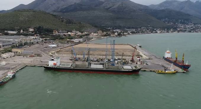 Intergroup, attracca a Gaeta una nave con 10mila tonnellate di alluminio