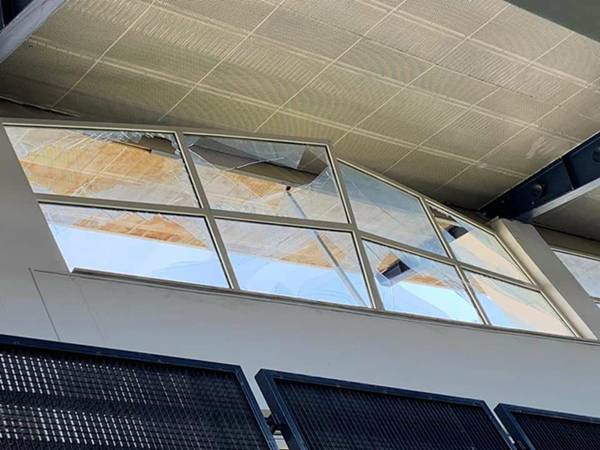 Paura a Penitro: il maltempo distrugge alcune finestre della scuola elementare