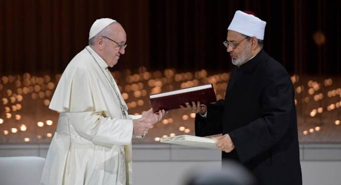 Il Papa e il Grande Imam: “Il terrorismo è distorsione della religione”