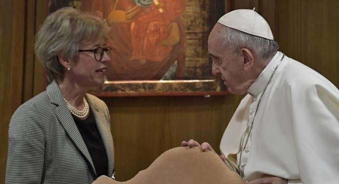 Scandalo abusi, il Papa: “La Chiesa deve riscoprirsi madre”