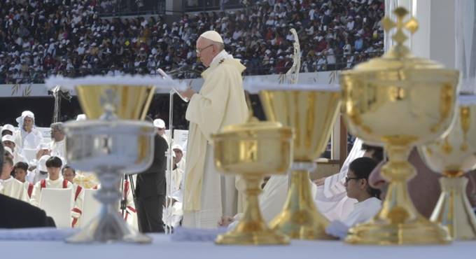 Papa Francesco: “Fede umile e amore concreto, ecco le sole armi del cristiano”