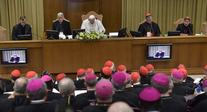 Pedofilia, in Vaticano le lacrime dei vescovi all’ascolto delle vittime. Il Papa: “Servono misure concrete”