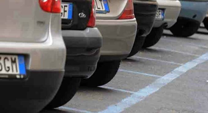 L’appello di Demos Fiumicino: “No all’eliminazione dei parcheggi davanti al Comune”