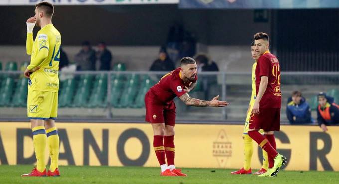 La Roma piega il Chievo, Kolarov si inchina ai tifosi