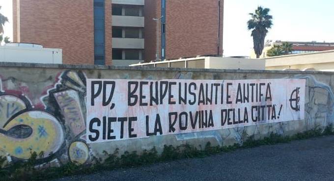 Nuova scritta neofascista a Fiumicino, il Pd ai cittadini: “Ripuliamo la città”
