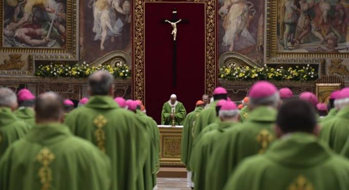 Abusi su minori, il Papa: “Crimini abominevoli che vanno cancellati dalla faccia della terra”